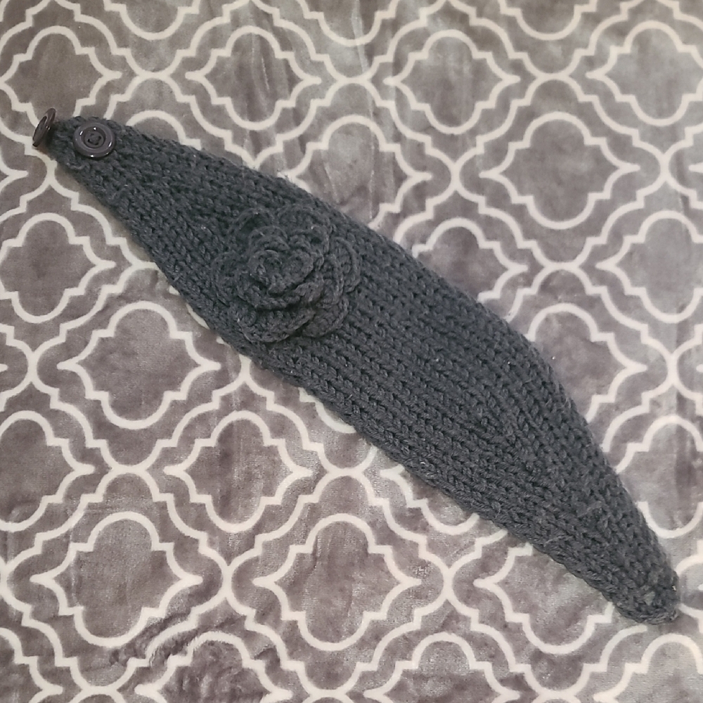 Elegant Black Knit Headband with Flower Accent